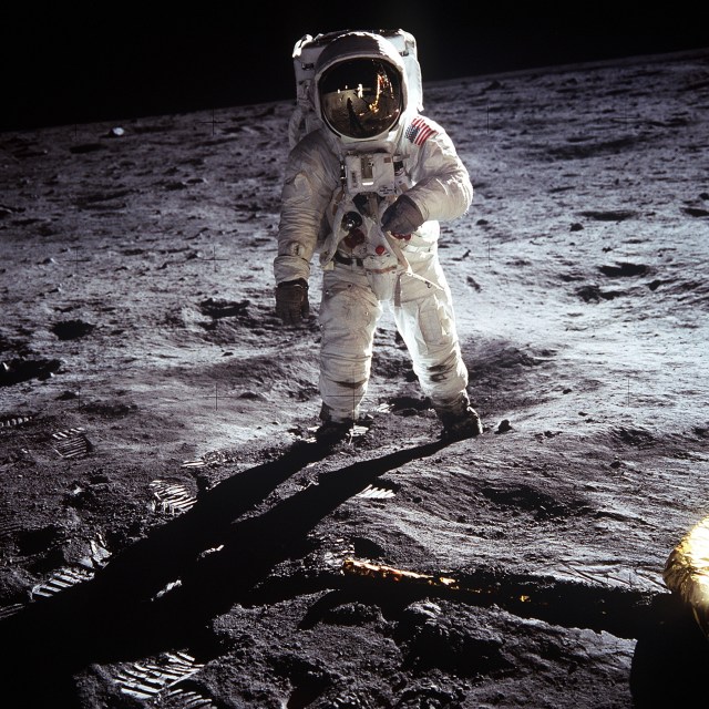 moon-landing-60582.jpg